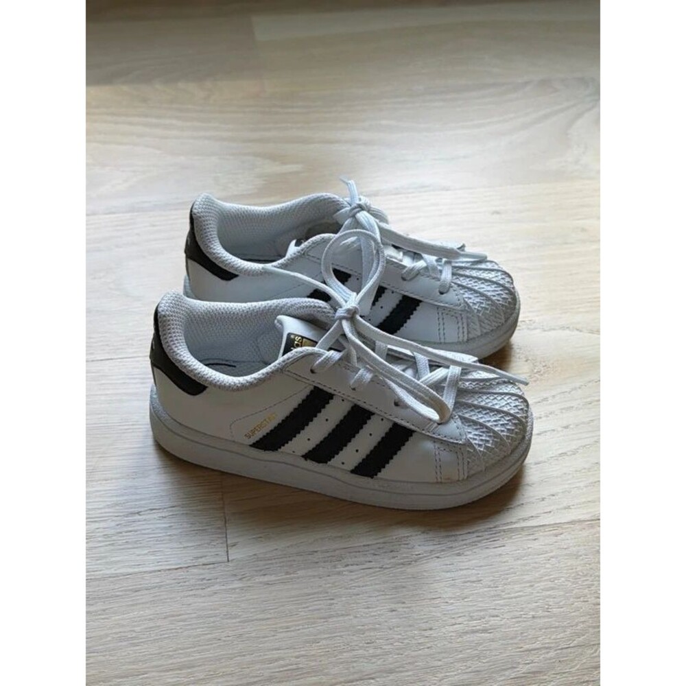 Adidas Superstar shell top striped shoes size 8K